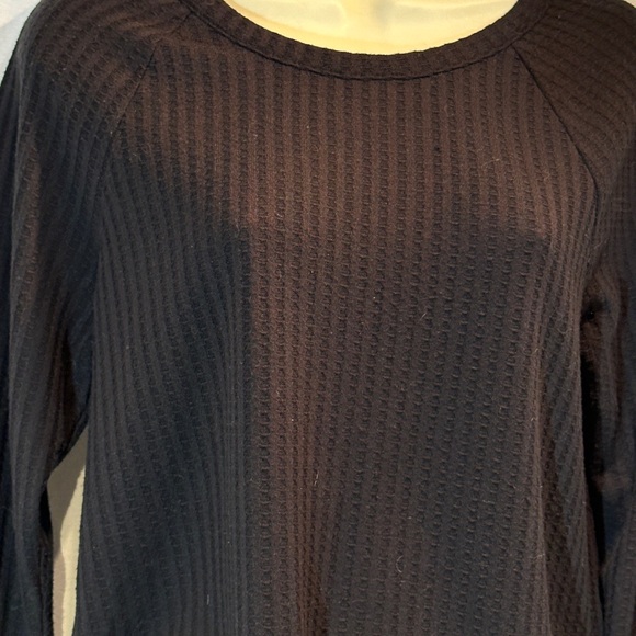Black Waffle Knit Long Sleeve Top Four Buttons at Cuffs for Style Size M - Picture 4 of 4
